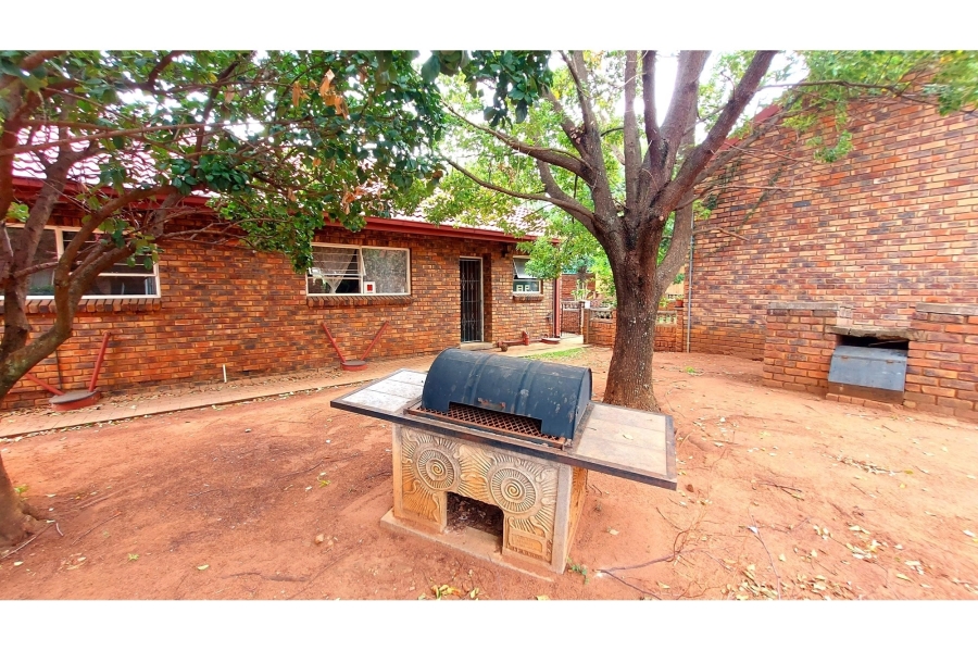 1 Bedroom Property for Sale in Meerhof North West